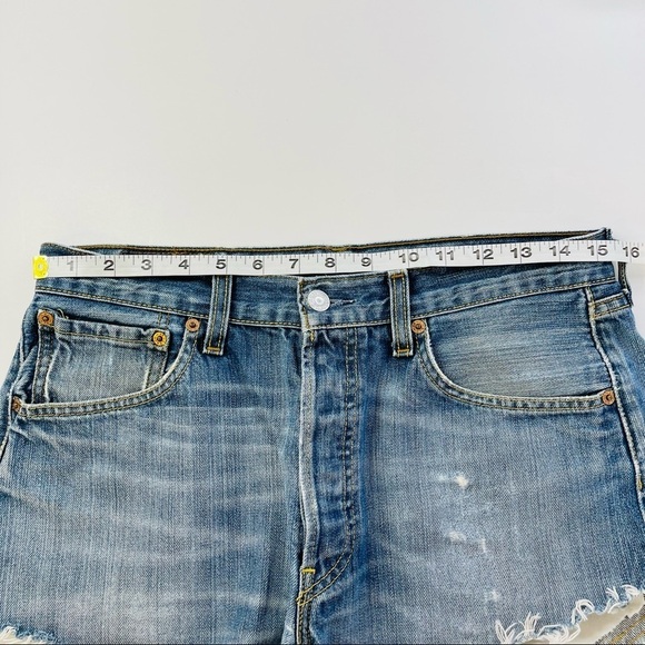 Levi’s 501 frayed cut off‎ denim shorts destroyed button fly women's size 32 - Picture 7 of 10